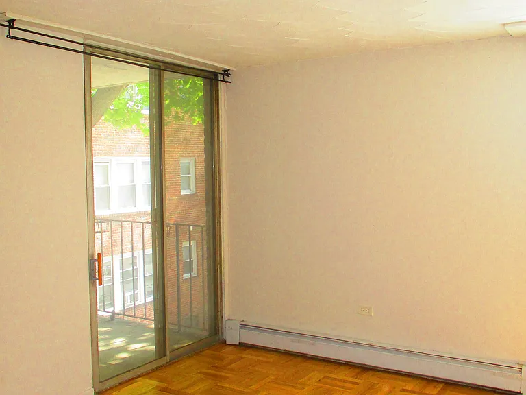 87 Glenbrook Rd #2E — Photo 12