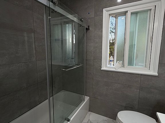 5th image of 5904 Cahuenga Blvd APT B