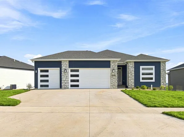 3048 Ridgeview Cir, Coralville, IA 52241