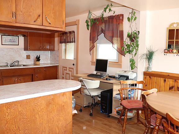 5th image of 709 2nd Ave NE
