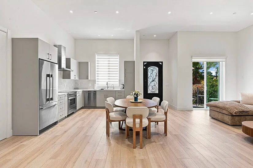 Upscale 2 bd living in LA — Photo 3