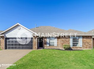 11121 SW 6th St, Yukon, OK 73099
