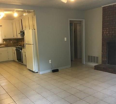 #177 Open floor plan in kitchen and living room