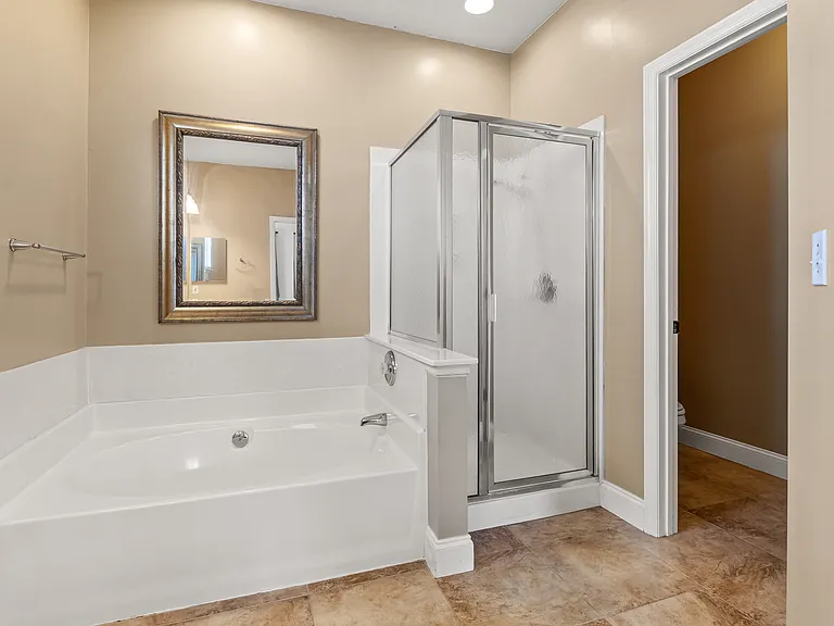 211 Springlake Dr — Photo 13