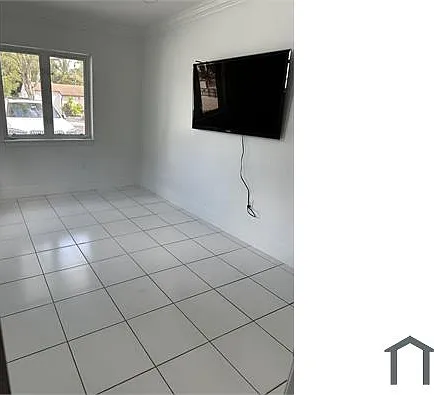 6466 SW 15th St — Photo 5