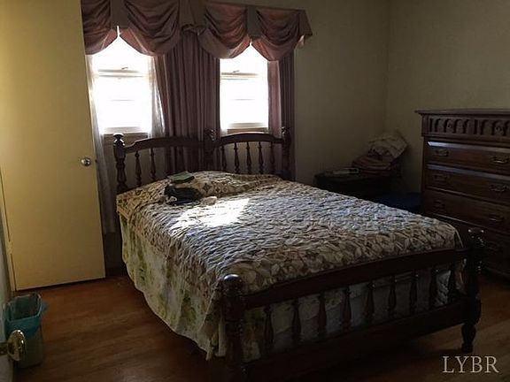 3rd image of 472 Seminole Dr