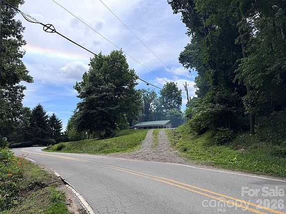 4th image of 400 & 402 Sharon Rd