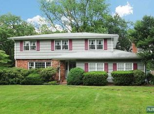 230 Meadowbrook Rd, Wyckoff, NJ 07481