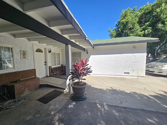 3 bed, 1120 sqft, $3,500 — Photo 3