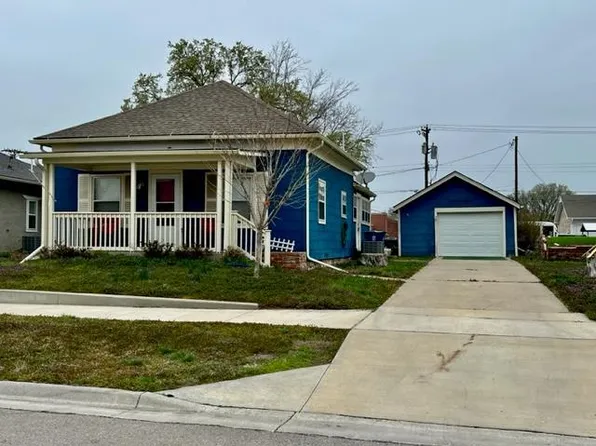 1120 W 9th St, Coffeyville, KS 67337
