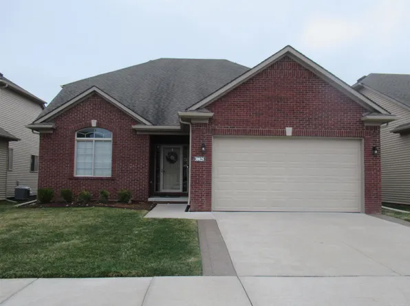 30028 Danvers Dr, Chesterfield, MI 48051