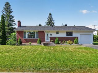 157 Lacroix Ave, Ottawa, ON K1E 1K2