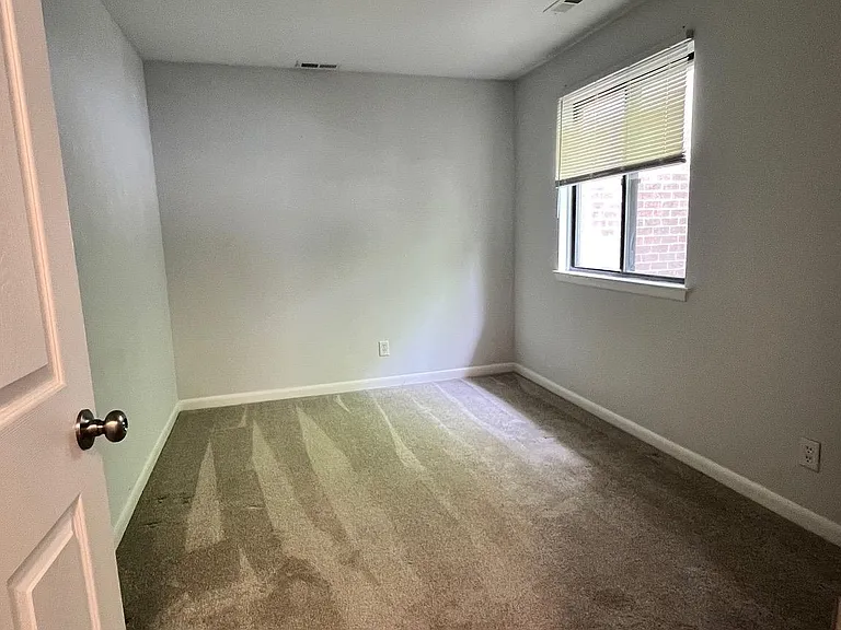 802 Cypress Point Cir #B — Photo 9
