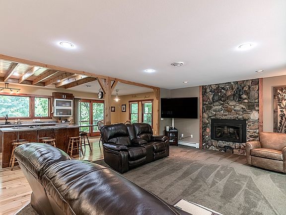 5th image of 302 River Park Dr