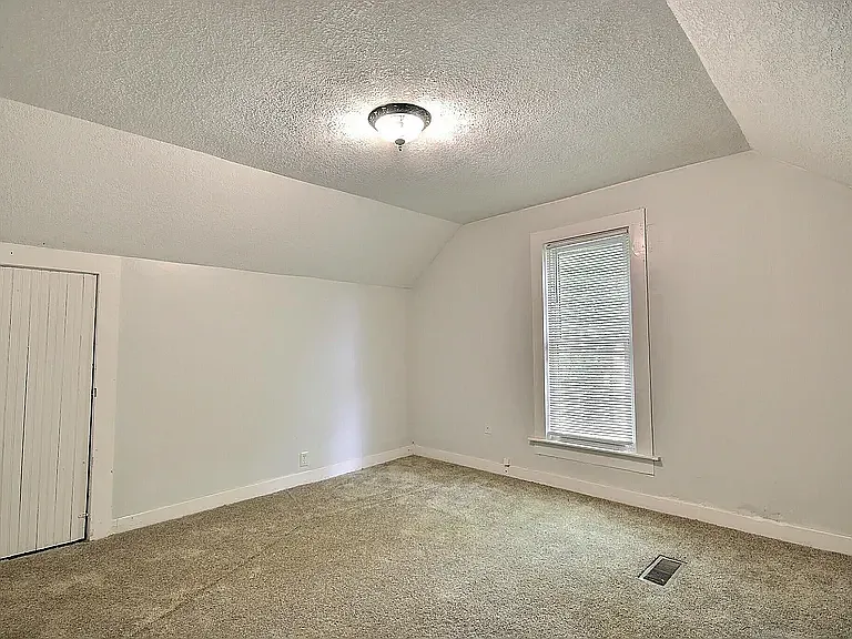 815 Eckart St — Photo 8