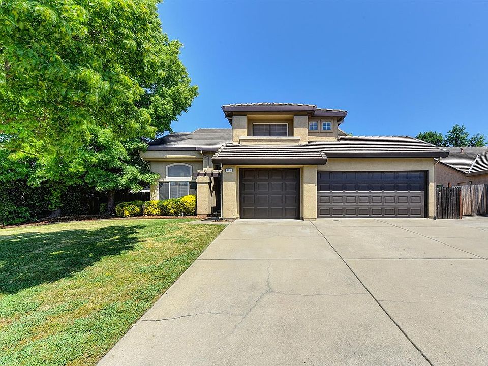 2nd image of 104 Duxbury Way