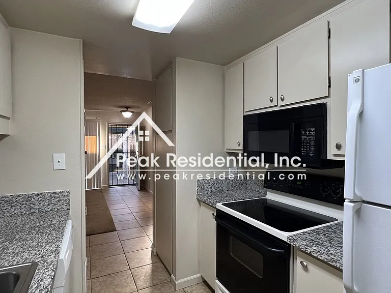 504 Roundtree Ct — Photo 9