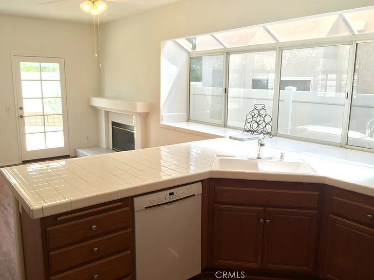 2196 Rancho Hills Dr — Photo 7