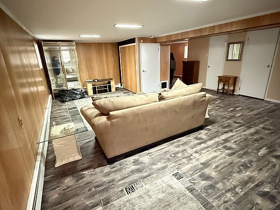 4th image of 112 Nehring Ave