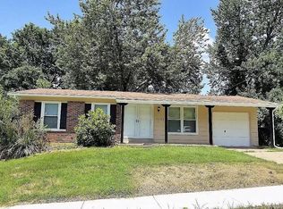 6545 Las Sombrias Ln, Florissant, MO 63033