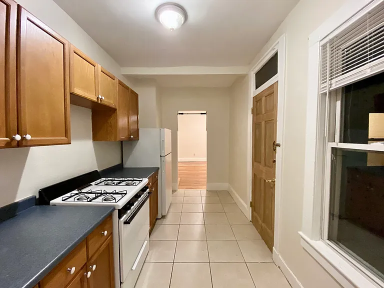 132 Oxford St #1 — Photo 7
