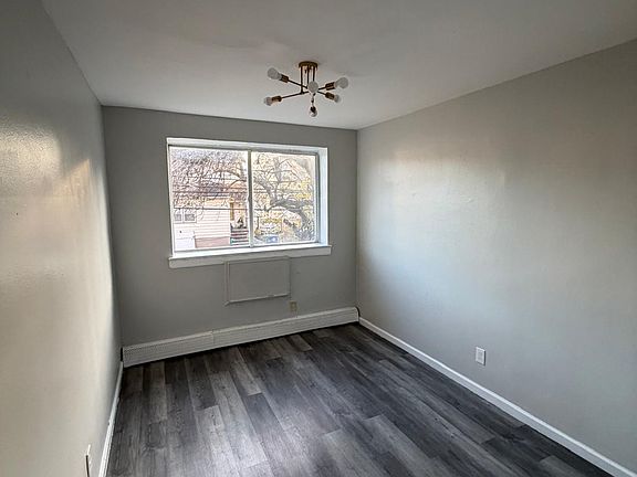 4th image of 402 Stuyvesant Ave #B