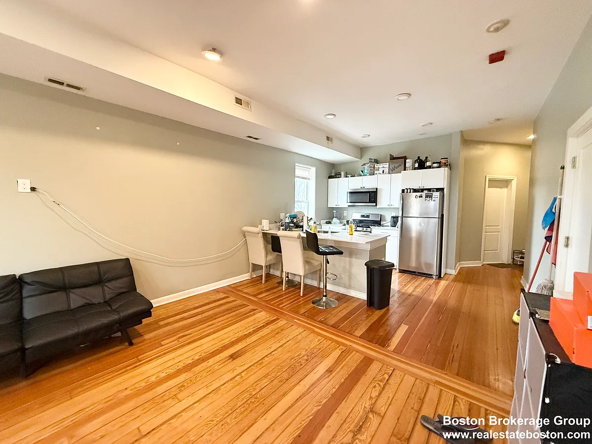 Building Photo - 301-305 Dudley St #6