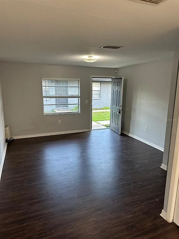 2 bed, 1.0 bath, 783 sqft, $1,400 — Photo 4