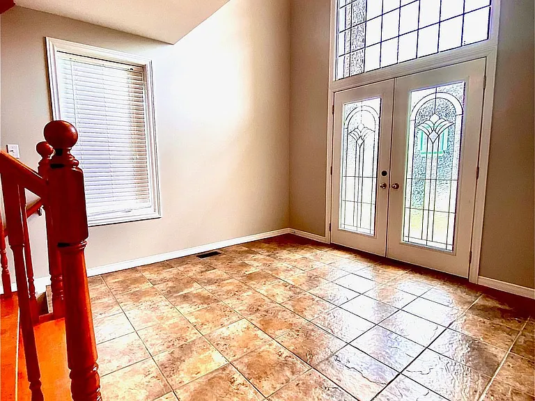 154 Severn Dr #UPPER — Photo 2