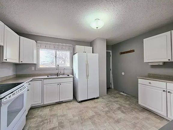 4th image of 43 Denny Cres #1A