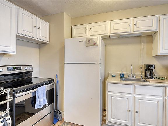 5th image of 2503 W Francis Ave