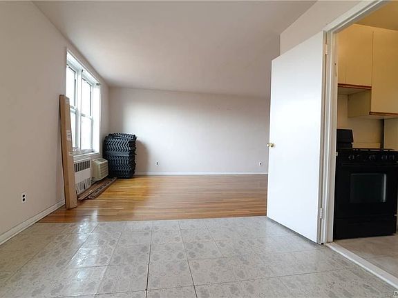 4th image of 66-10 Thornton Pl #4B
