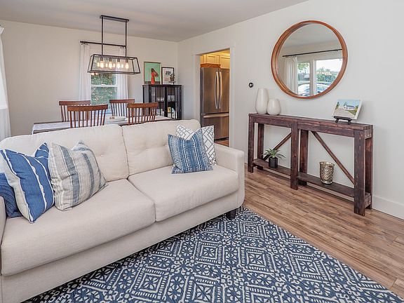4th image of 2516 Emerald Dr