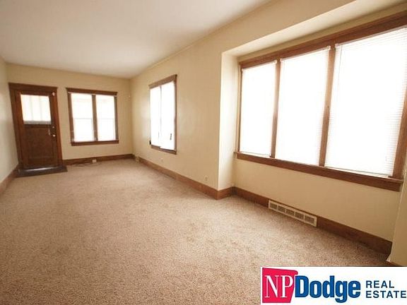 3rd image of 4534 Parker St