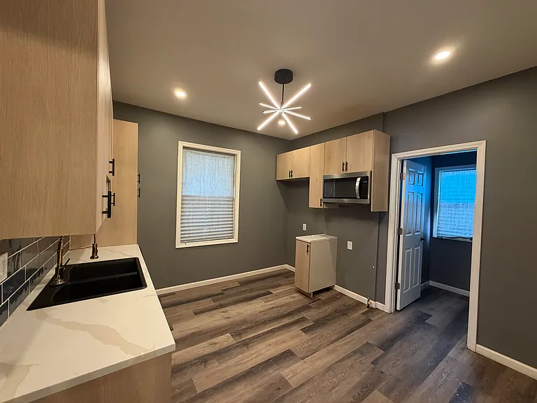 2917 Baldwin St — Photo 7