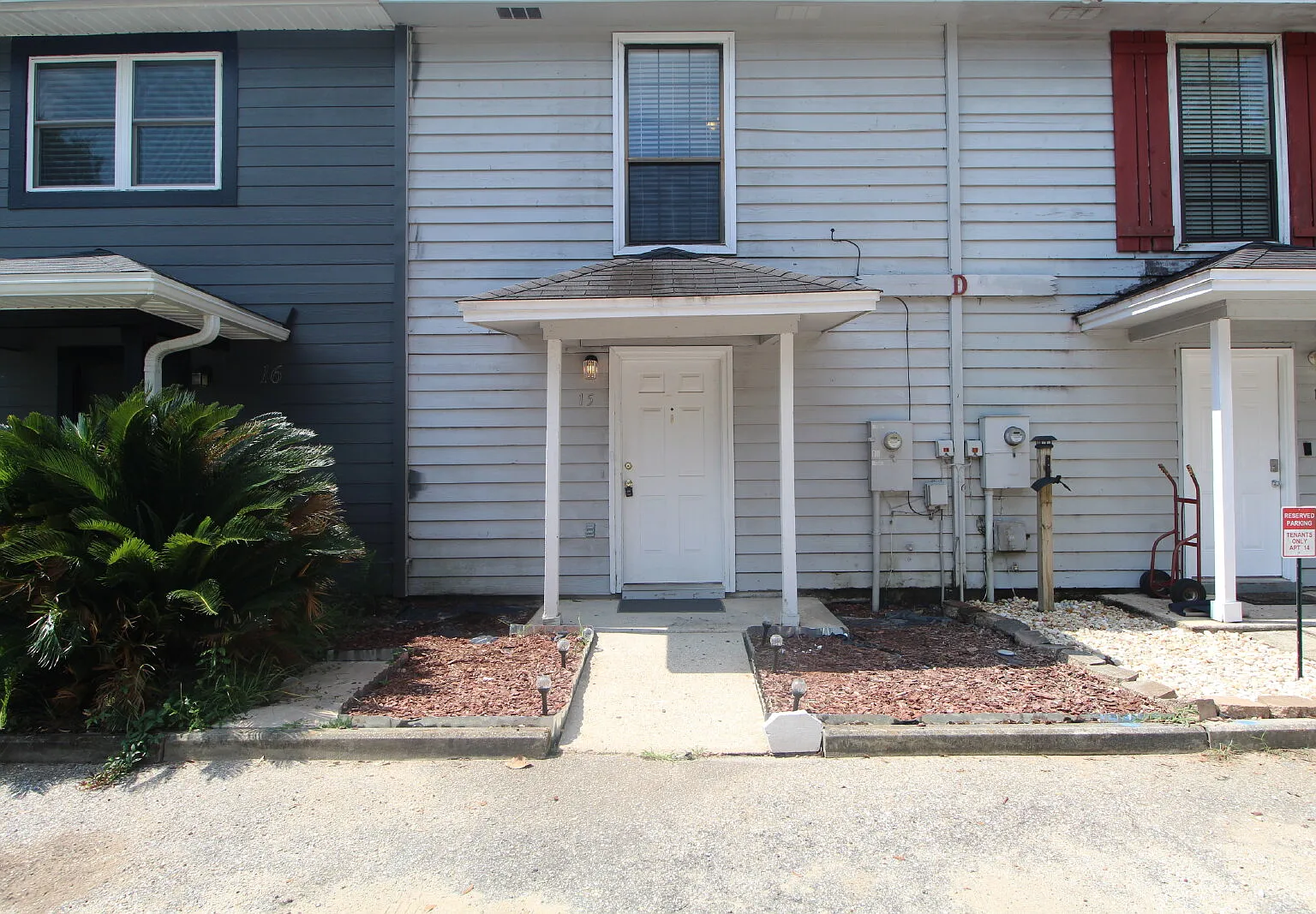 2 bed, 1.5 bath, 1056 sqft, $1,275 — Photo 1