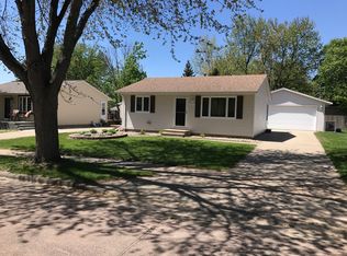 1913 S Hunters Cir, Sioux Falls, SD 57103