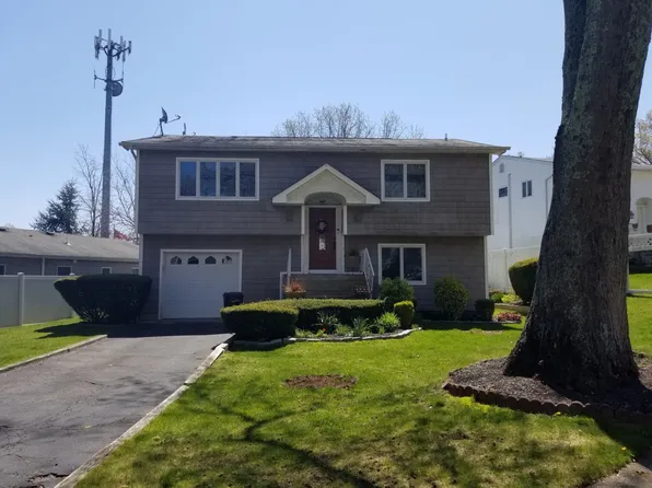 8 Atlas Ct, Huntington, NY 11743
