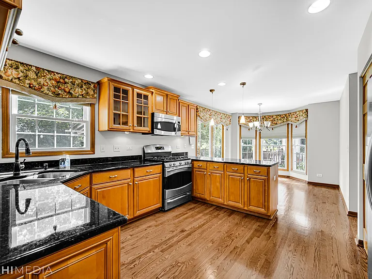 1341 E Thacker St — Photo 10