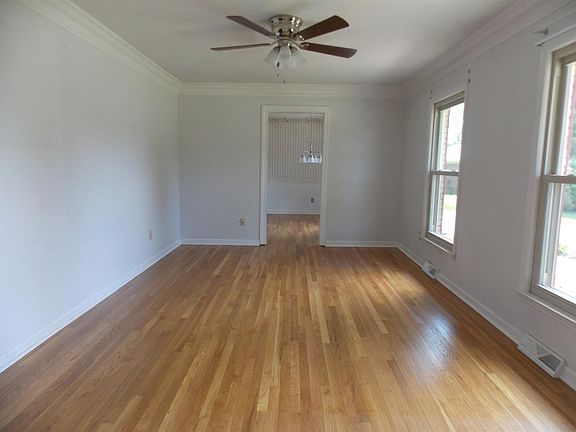 3rd image of 106 Plumtree Ct