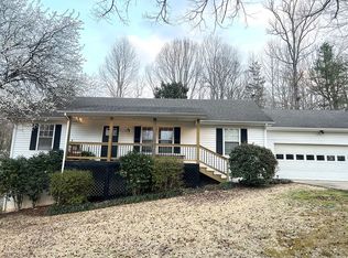 27 Pine Ln, Cleveland, GA 30528