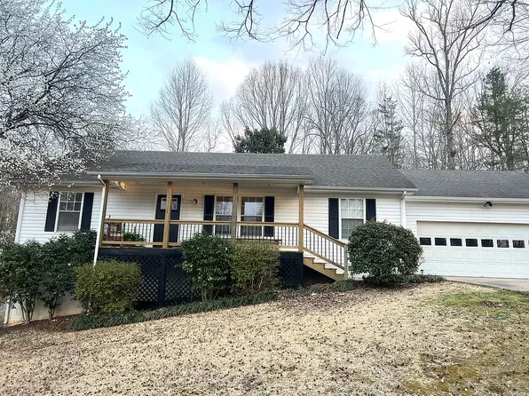 27 Pine Ln, Cleveland, GA 30528