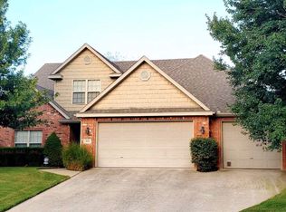532 N Rocky Xing, Fayetteville, AR 72704