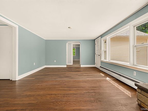 3rd image of 33 Warren Myer Road