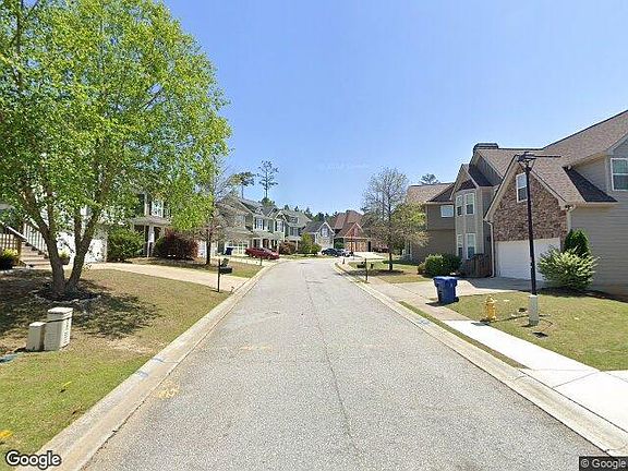 Exterior Neighborhood (street photo)