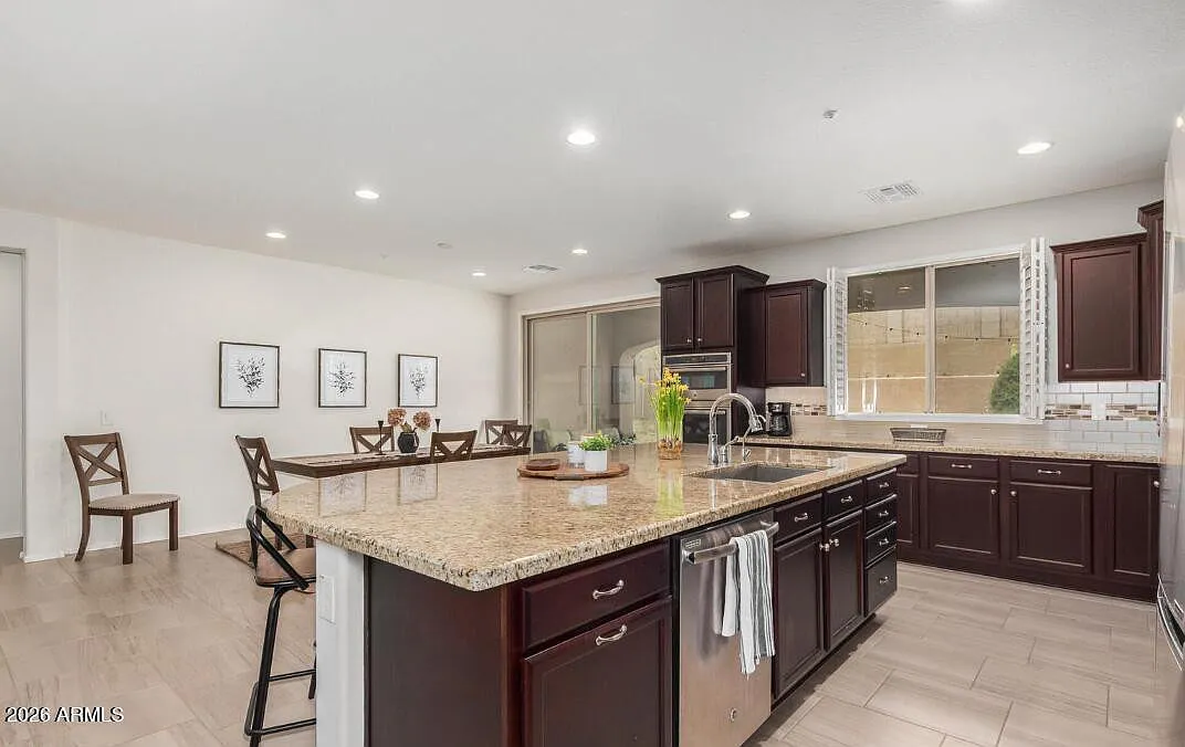 3 bed, 2.0 bath, 2082 sqft, $2,600 — Photo 3