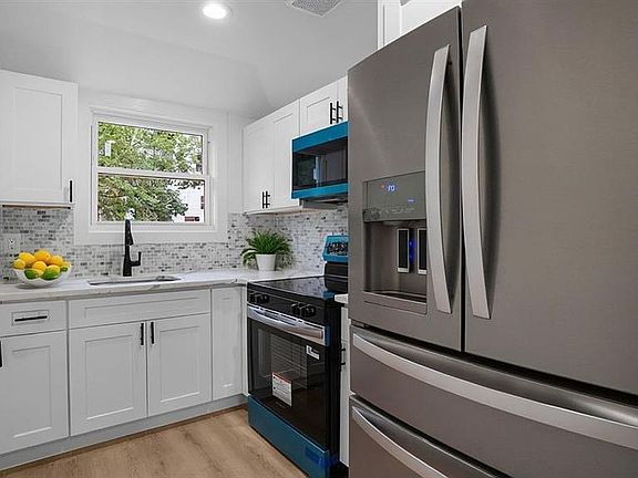 3rd image of 3343 Mickle Ave #2