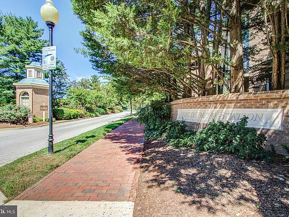 5th image of 5717 Brewer House Cir APT 301
