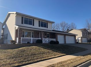 1575 Donovan Dr, Dubuque, IA 52002