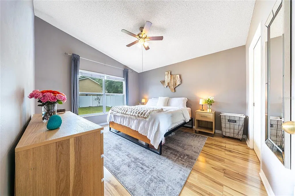 3 bed, 2.0 bath, 1096 sqft, $2,450 — Photo 4